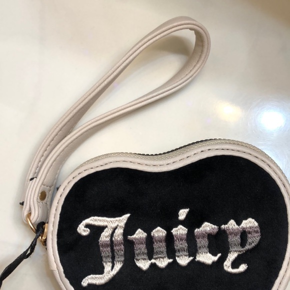 Juicy Couture Retro Vibe Liquorice & Angel Heart Zip Around Wristlet NWT - Picture 6 of 15